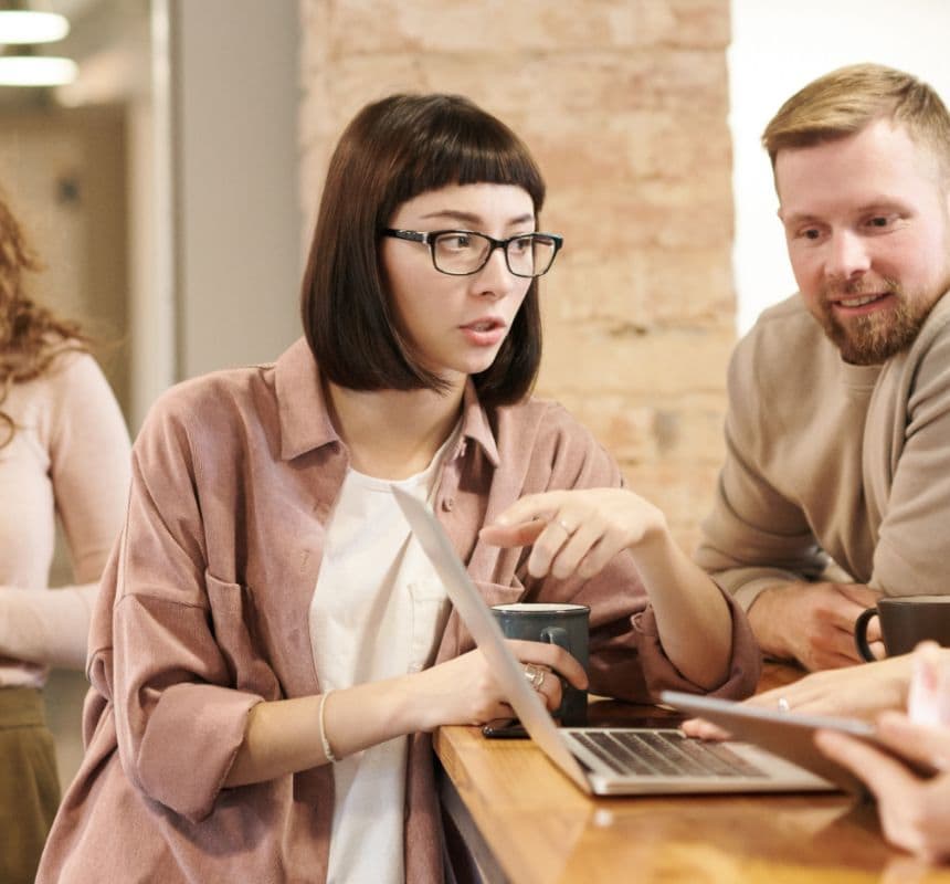 Equipo trabajando en oficina flexible en Córdoba, Argentina | Espacios de trabajo COCO+